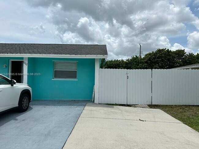 Foto del edificio - 1202 W Broward St