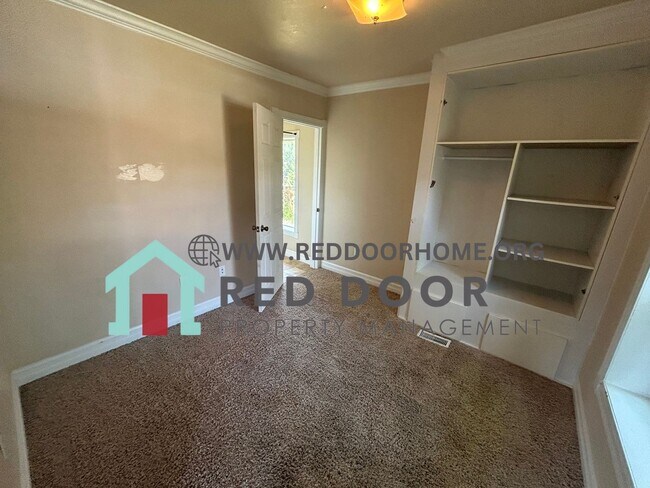 Foto del edificio - Spacious 2-Bedroom Home with Yard – Pet Fr...