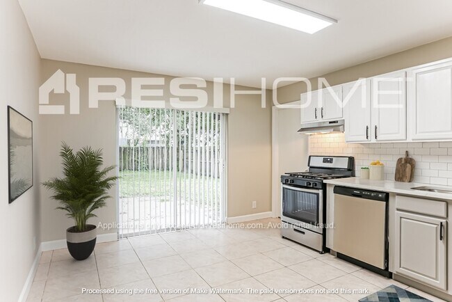 Foto del edificio - 7398 Willow Springs Cir E