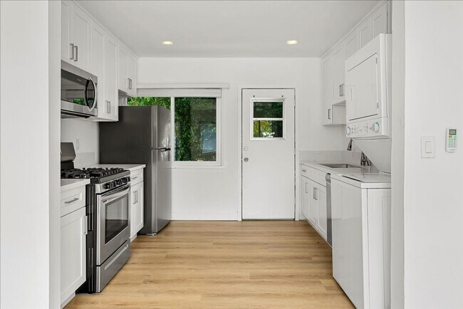 Building Photo - Newly Renovated Stand Alone Two Bedroom Ap...