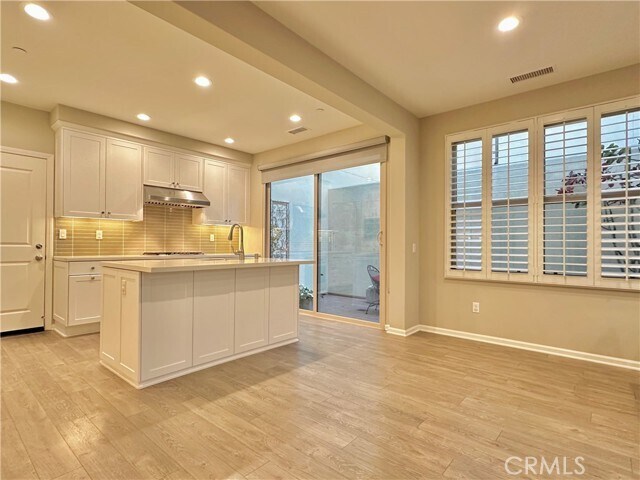 Building Photo - 123 Desert Lotus