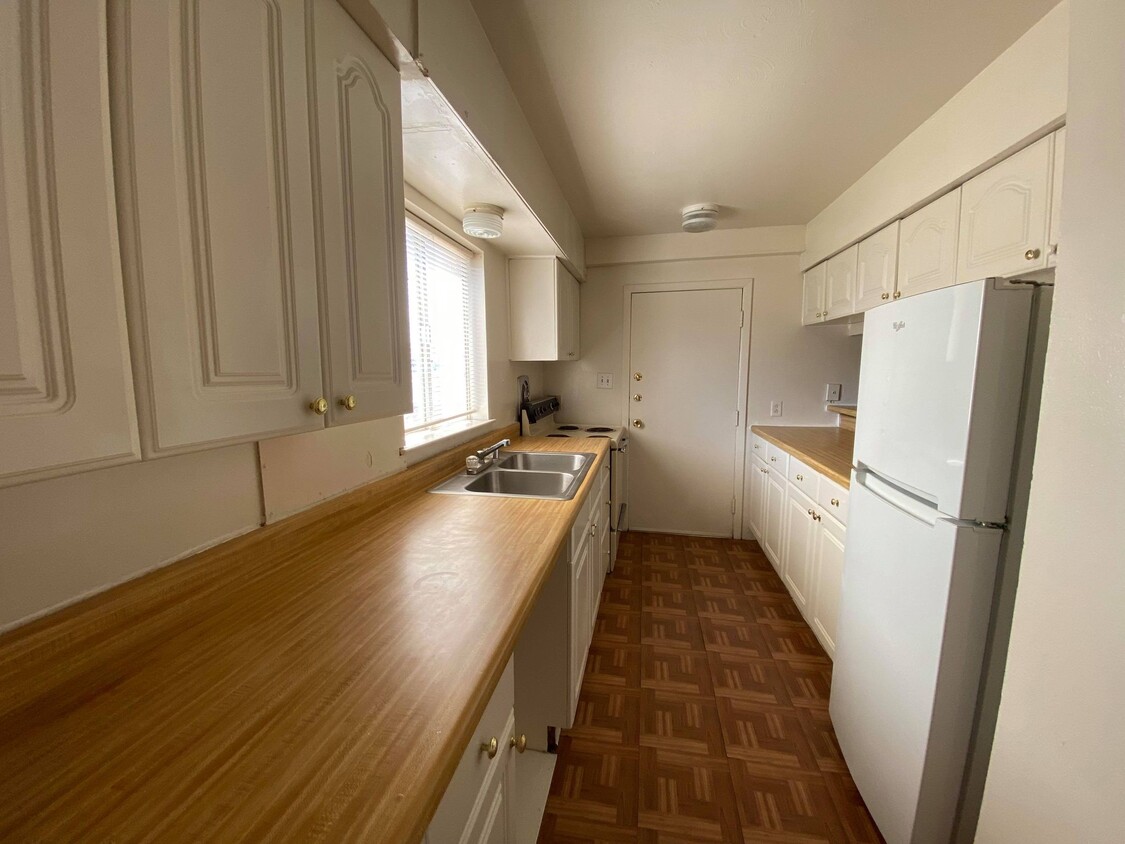 Foto principal - West Park Apts, 50% OFF FIRST MONTH'S RENT!