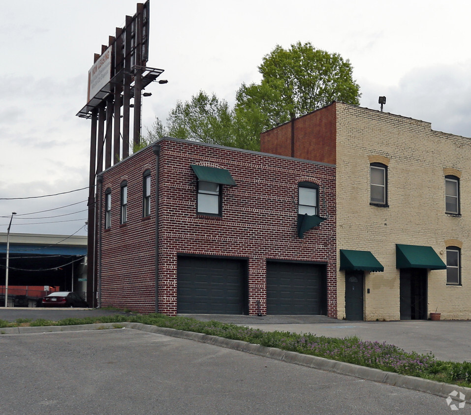 Building Photo - 415 W Depot Ave