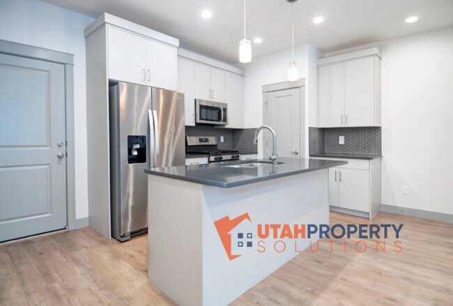 Foto del edificio - 266 E Brigham Ln