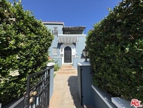 Building Photo - 848 S Curson Ave