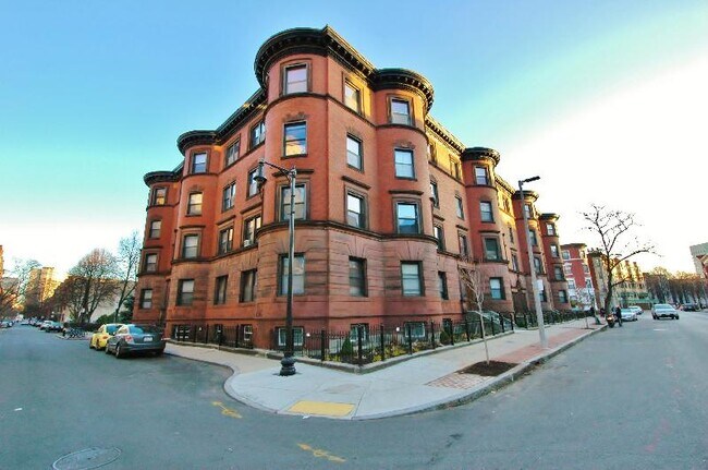 Building Photo - 116 Hemenway St