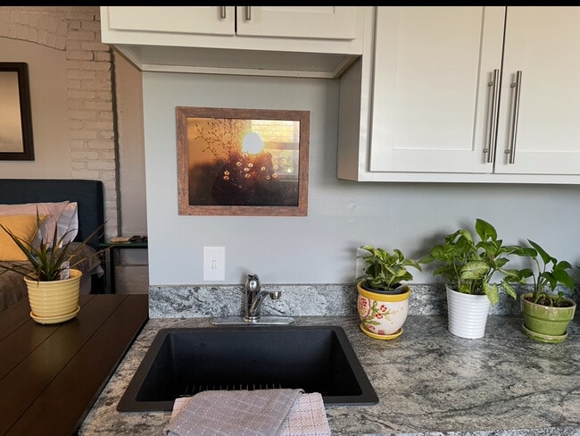 Building Photo - 124 E Main St