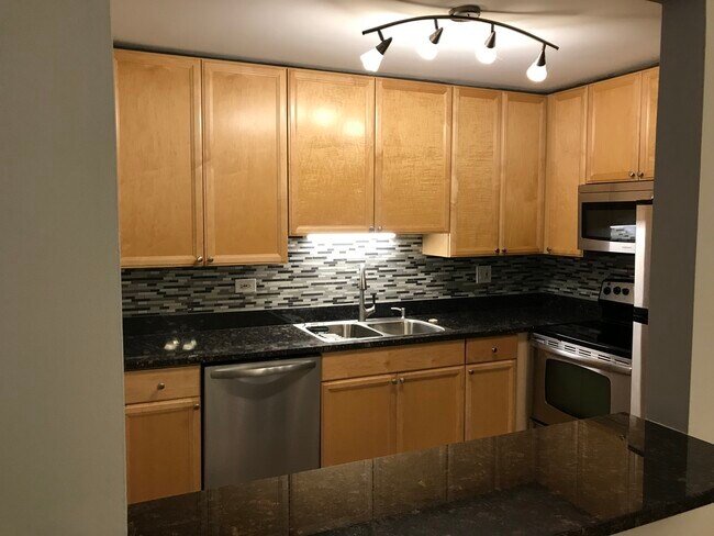 Building Photo - 508 Spruce Dr
