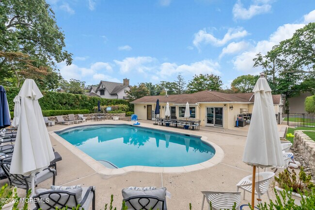 Building Photo - 455 W Lincoln Ave