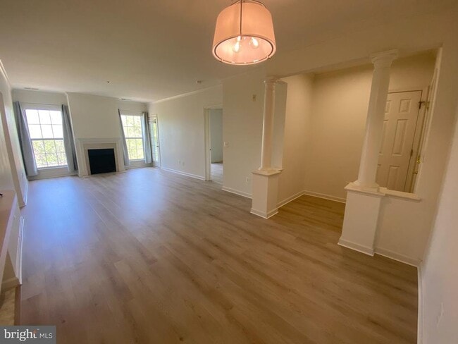 Foto del edificio - 7000 Falls Reach Dr