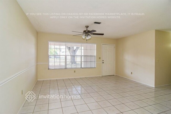 Building Photo - 801 SW Ivanhoe Dr