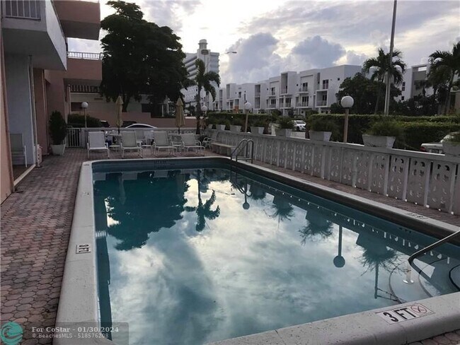 Foto del edificio - 3201 NE 14th Street Causeway