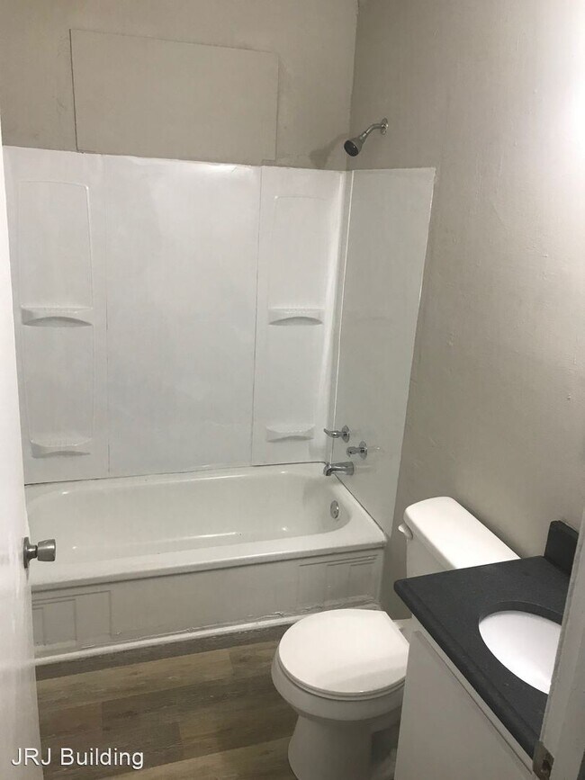 Foto del edificio - 3 br, 1 bath House - 912 Adams Street