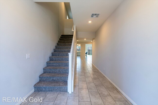 Building Photo - 5 br, 2.5 bath House - 372 Breve Court