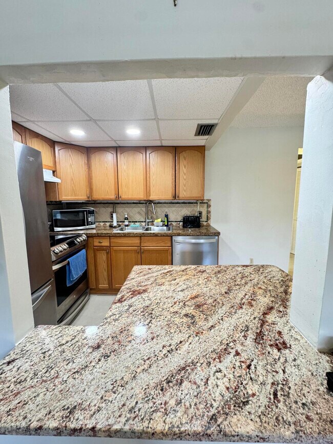 Building Photo - 1036 Harwood D