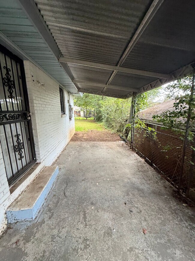 Foto del edificio - 1716 Midway St