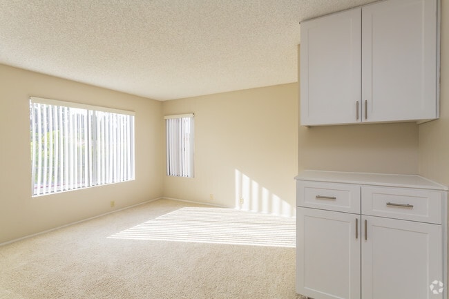 2 BR, 2 BA - 884 SF - Park Bonita