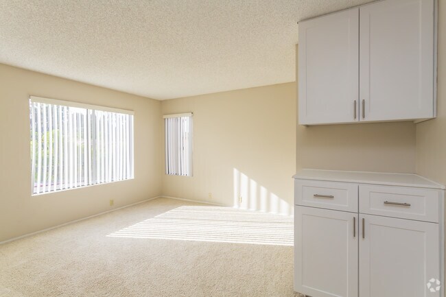 2 BR, 2 BA - 884 SF - Park Bonita