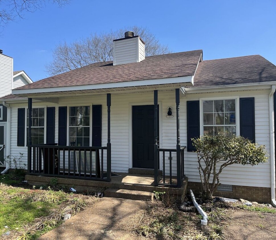 Primary Photo - Three Bedroom Ranch in Madison with Fenced...