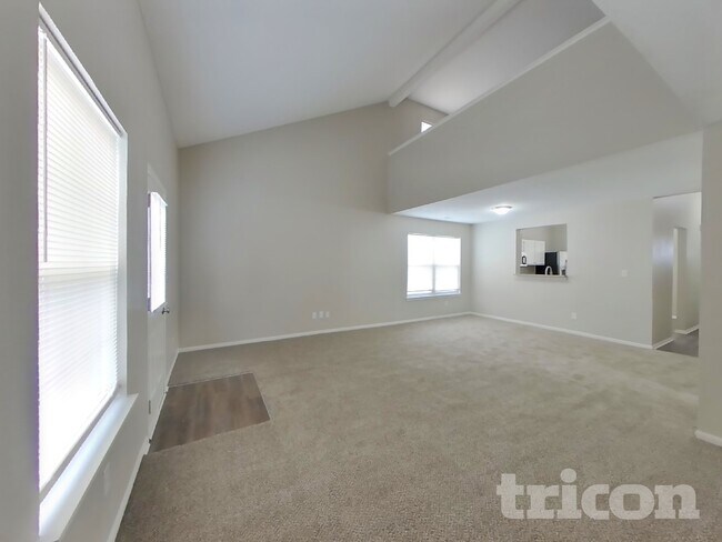 Foto del edificio - 484 Brookstone Dr