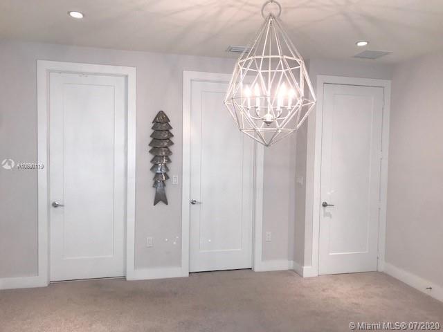 Building Photo - 10305 NW 63rd Terrace