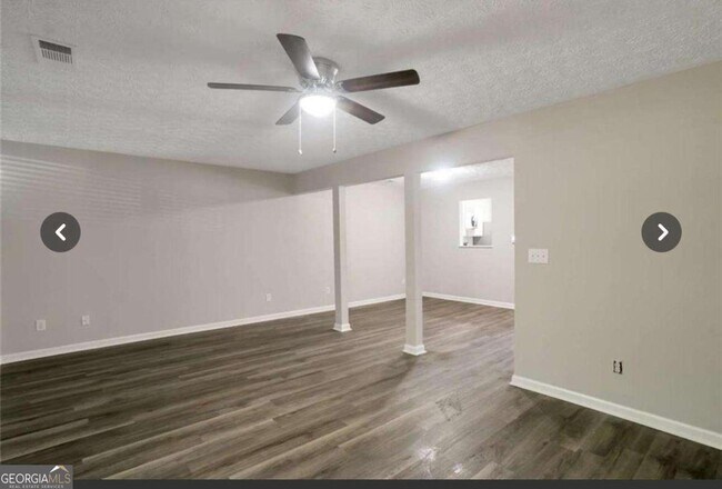 Foto del edificio - 3833 Waldrop Ln