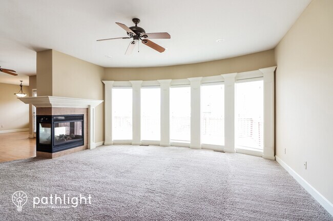 Building Photo - 1252 SW Summit Crossing Cir, Lee's Summit,...