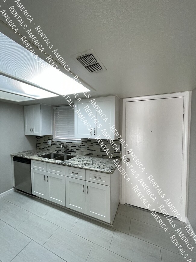 Building Photo - 3131 W Cochise Dr