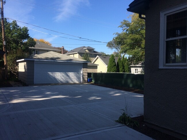 Foto del edificio - 44 N Spring Ave