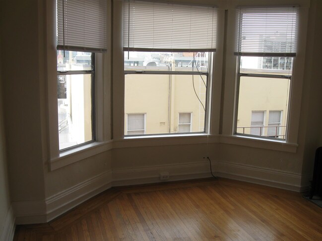 Building Photo - 555 O'Farrell St