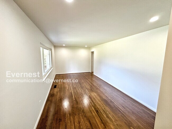 Building Photo - 545 Edgecrest Cir