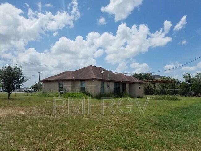 Foto del edificio - 8314 N Val Verde Rd