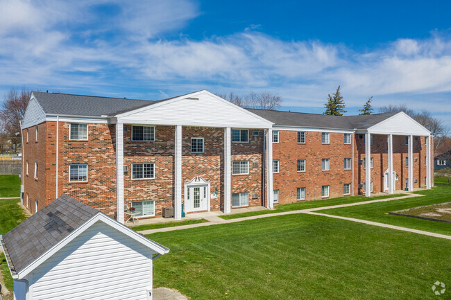 Building Photo - Greenbrier Apartments