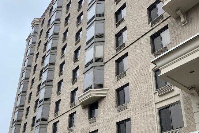 Building Photo - 7999 River Rd