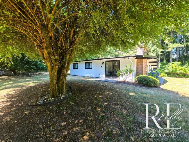 Foto del edificio - Spacious Port Orchard Home with Acreage, H...