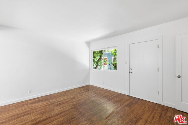 Foto del edificio - 4921 Coldwater Canyon Ave