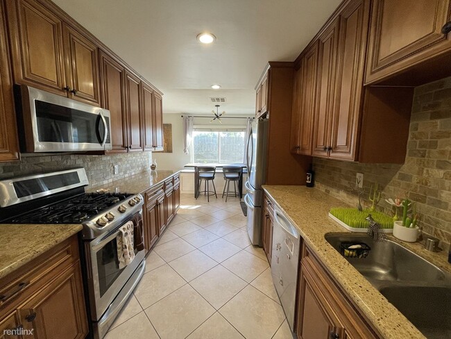 Foto del edificio - 4 br, 2 bath House - 8301 Blue Lake Dr