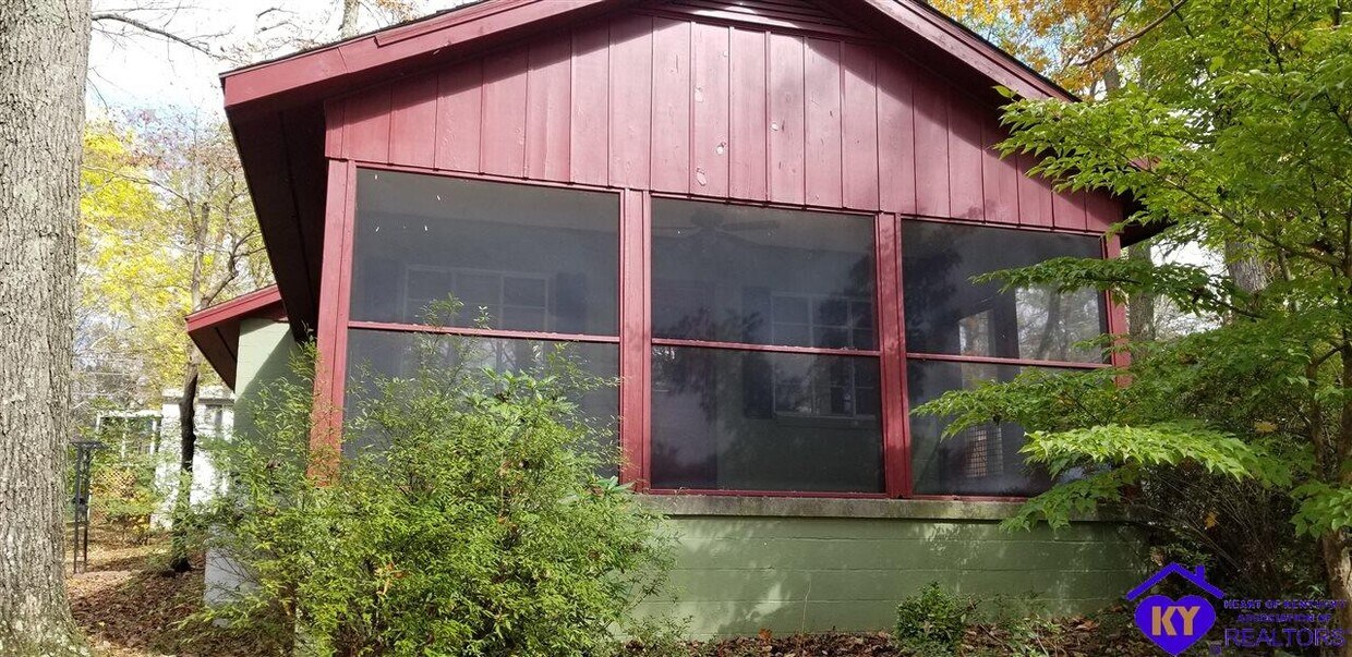 Primary Photo - 204 Lakeshore Dr