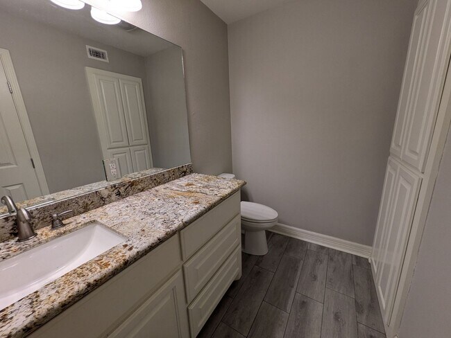 Foto del edificio - 2755 Evangeline Dr