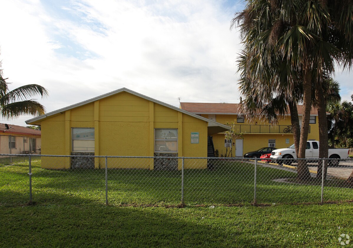 Foto del edificio - 4732-4746 West St