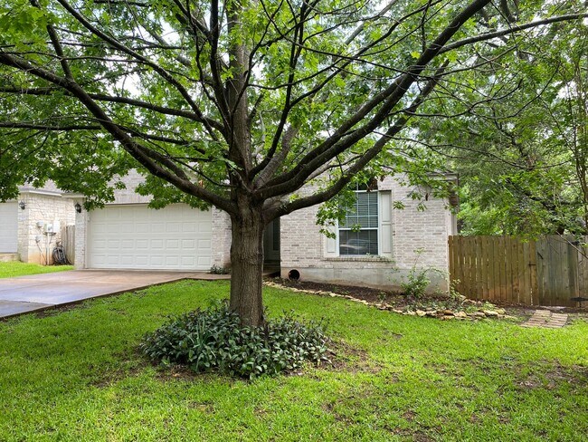 Foto del edificio - Amazing 3 bedroom home in the coveted 78717!