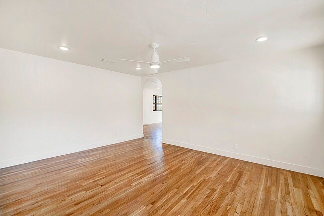 Building Photo - 510 Parkview Blvd