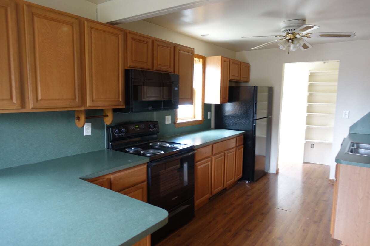 Kitchen - 503 N Chestnut St