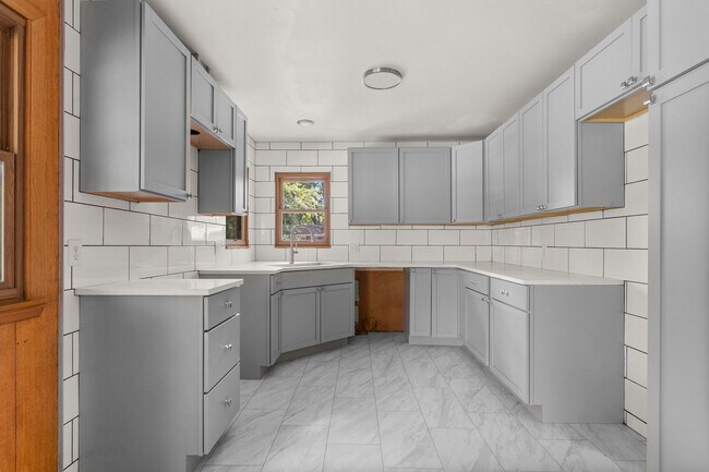 Foto del edificio - 2168 S Oak Grove Ave