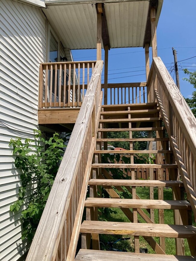 Building Photo - Cute Two bedroom upper apartment