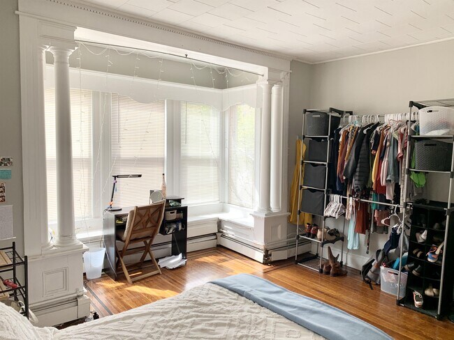 Foto del edificio - 301 E 33rd St