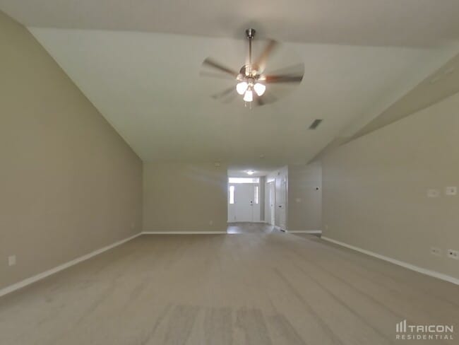 Building Photo - 2727 Fox Creek Dr E