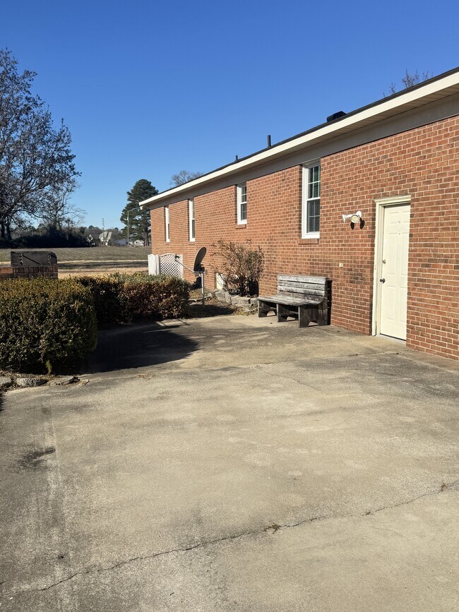 Building Photo - 3564 Mills Rd