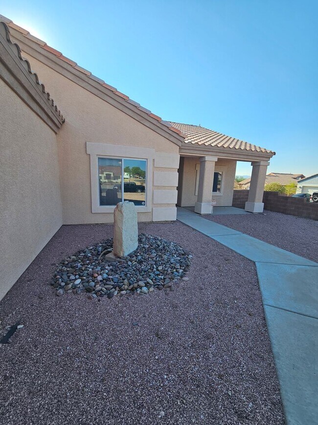 Foto del edificio - Spacious 2-Bedroom + Den Home with Modern Upgrades in Fox Creek Sanctuary (55+ Community)