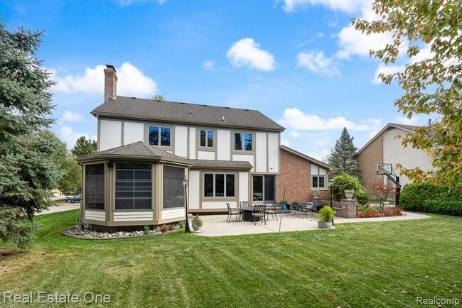 Building Photo - 1574 Devonshire Dr